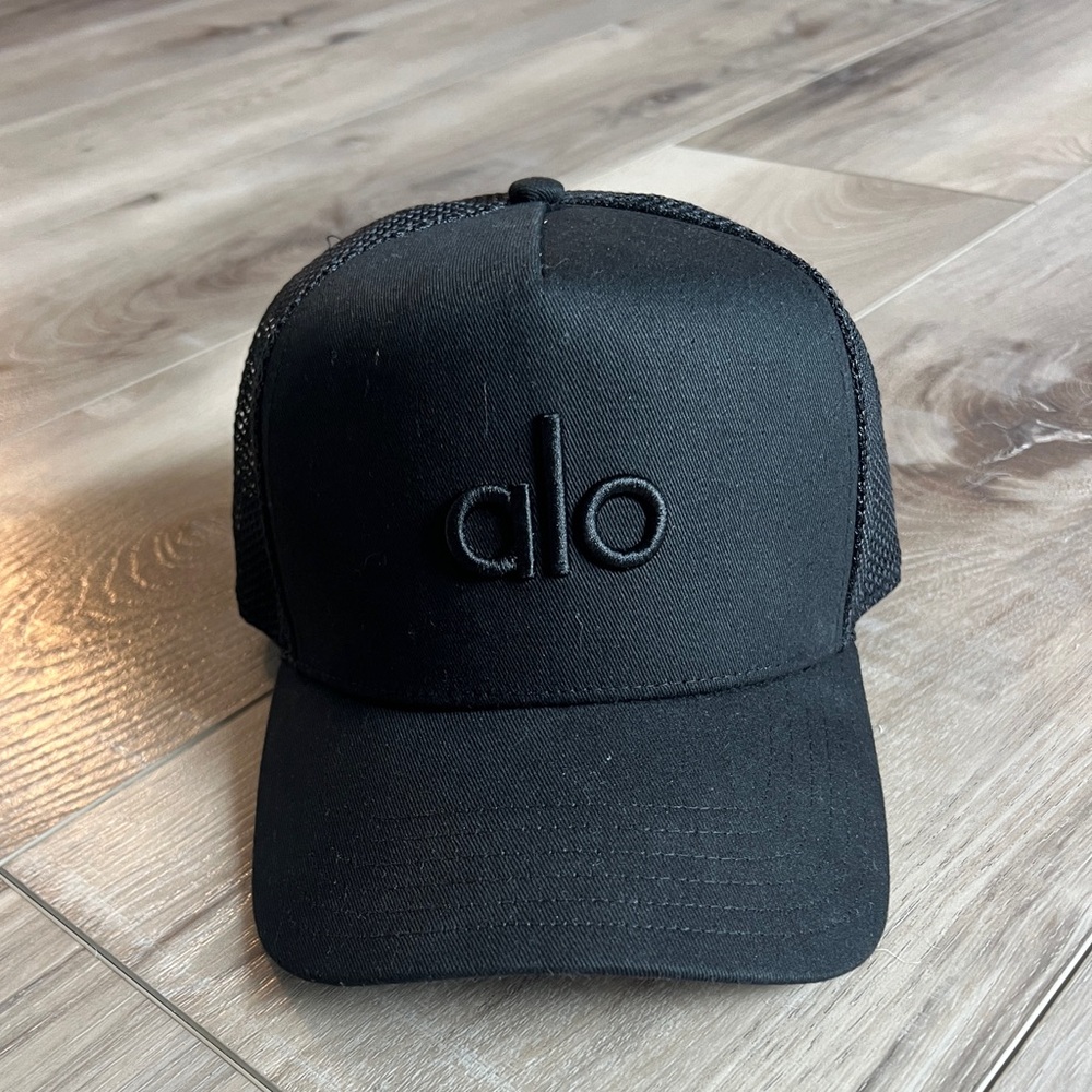Alo Yoga District Trucker Hat